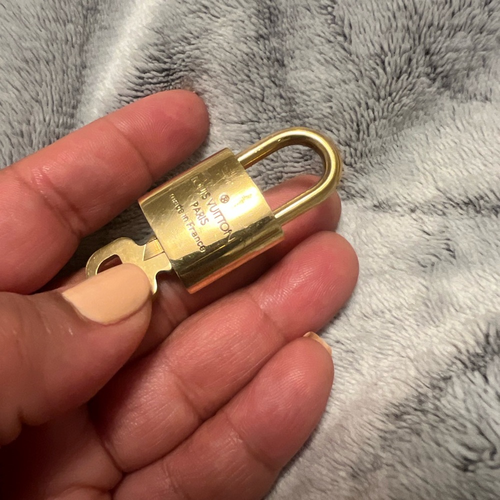 Lv Lock & Key- Shiny - image 5